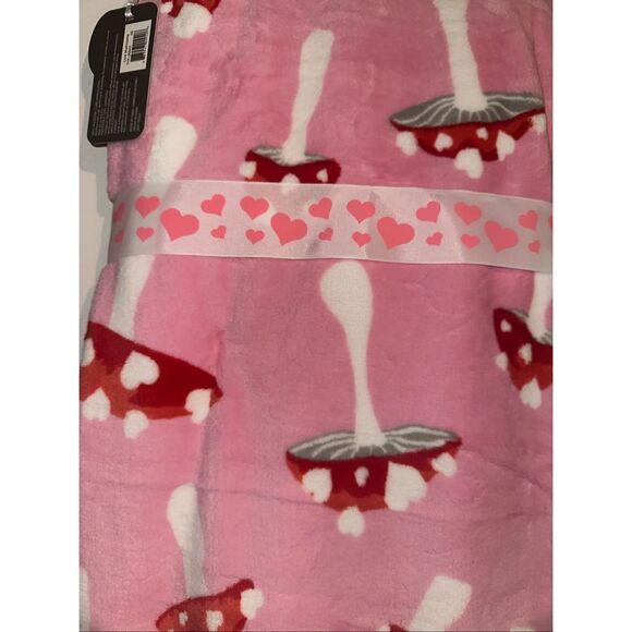Christmas Mushroom Hearts Luxury Plush Throw Blanket Barbie Pink Christmas tree - Picture 2 of 4